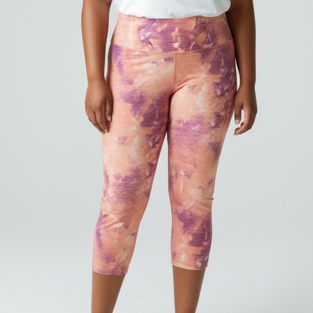 VOGO Athletica Size 2X Peach and Purple Tie-Dye Capri Leggings